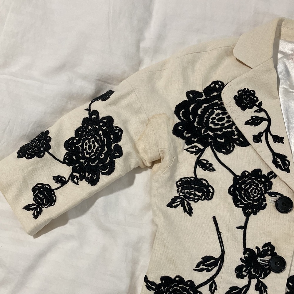 Gorgeous embroidered blazer - Picture 4 of 11